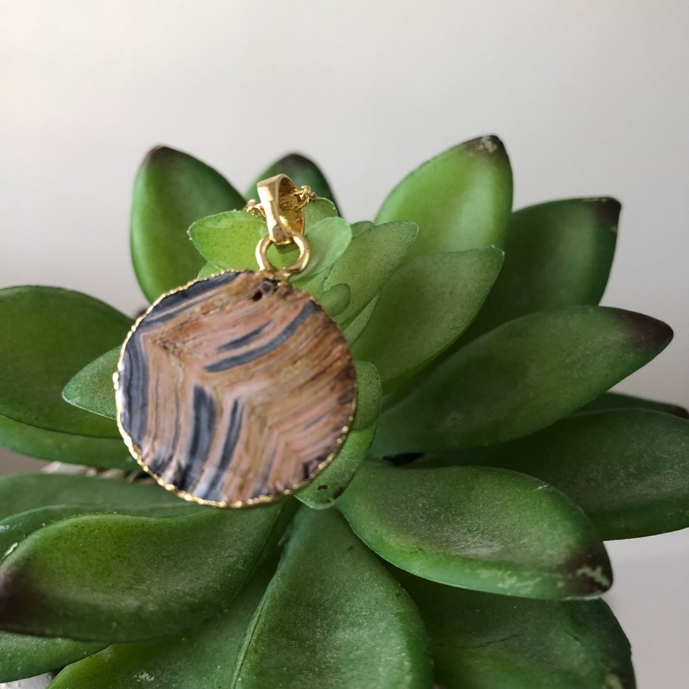 18K Gold Plated 15” Druzy Pendant Necklace - Picture 4 of 6
